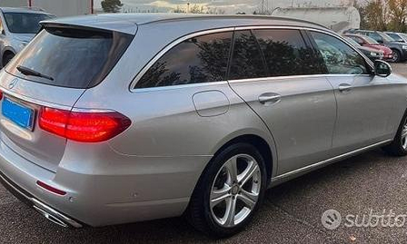 Mercedes-Benz E220 D...