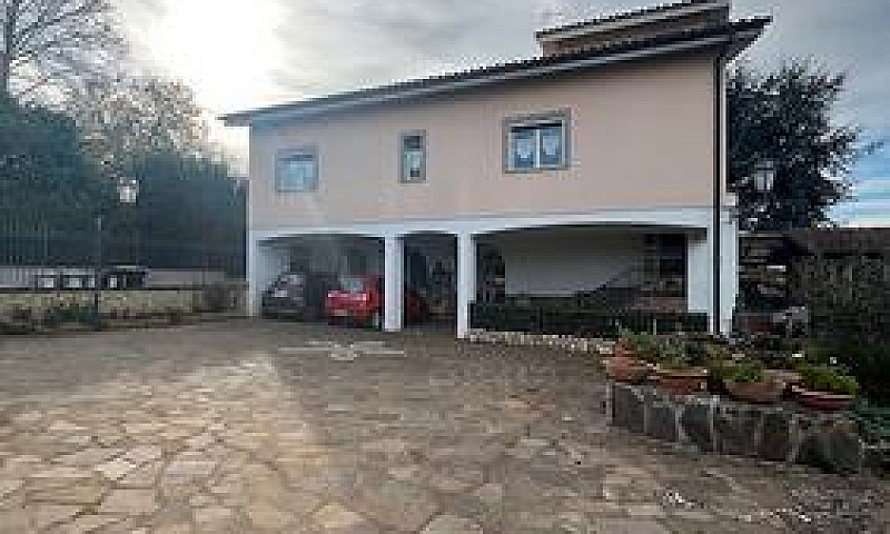Villa Con Terreno...