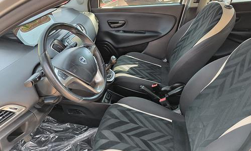 Lancia Ypsilon 1.3 M...