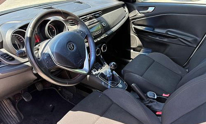 Alfa Romeo Giulietta...