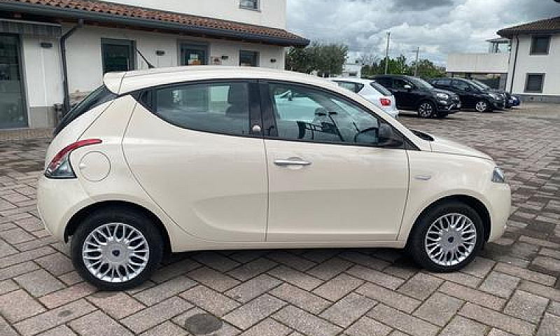 Lancia Ypsilon 1.2 6...