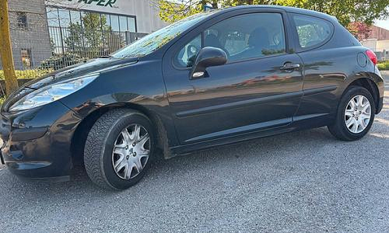 Peugeot 207 - 2010 A...