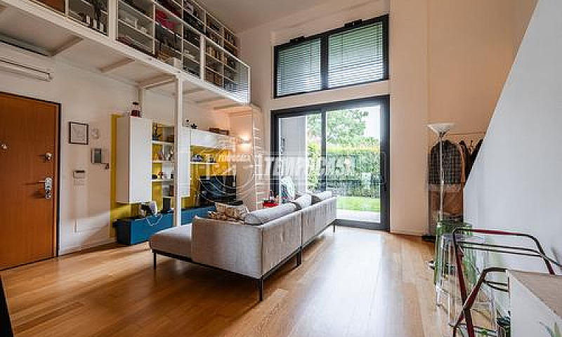 Splendido Loft Con G...