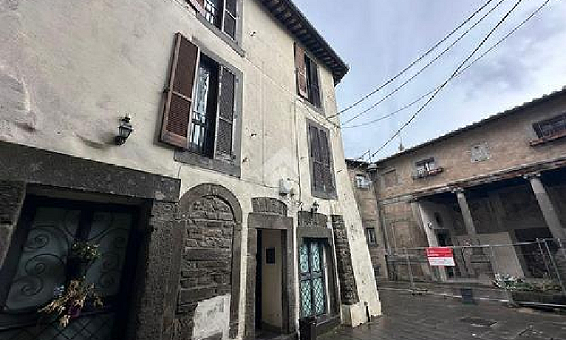 2 Locali A Viterbo...