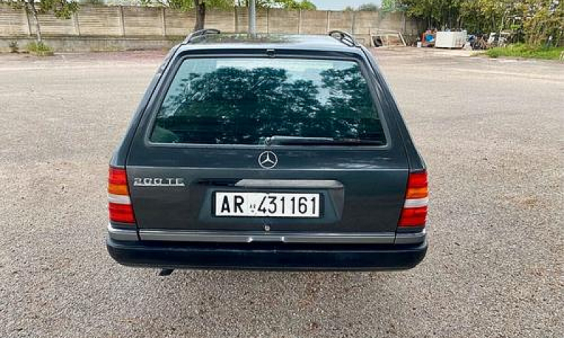 Mercedes-Benz E-Seri...