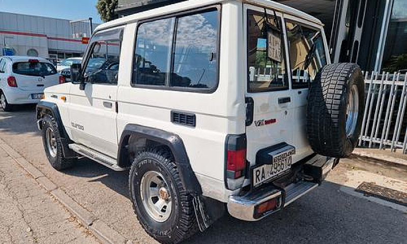 Toyota Land Cruiser ...