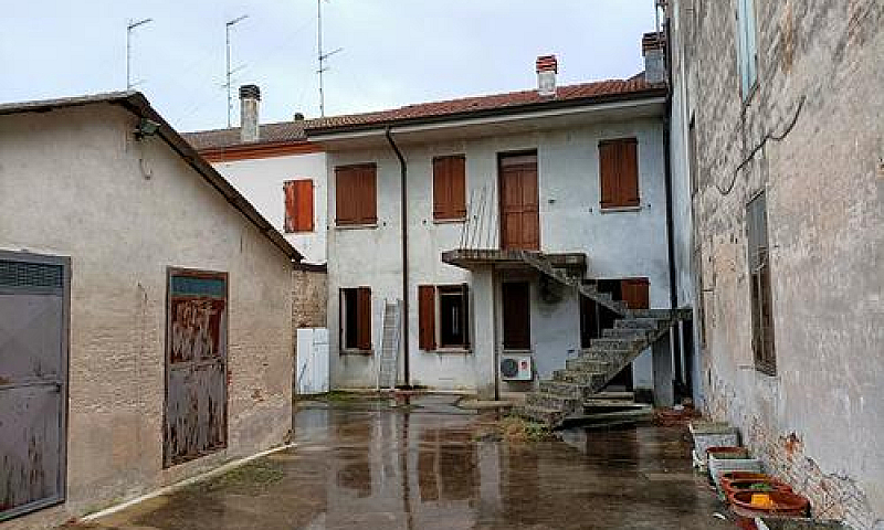 Riva Del Po (Fe) Loc...