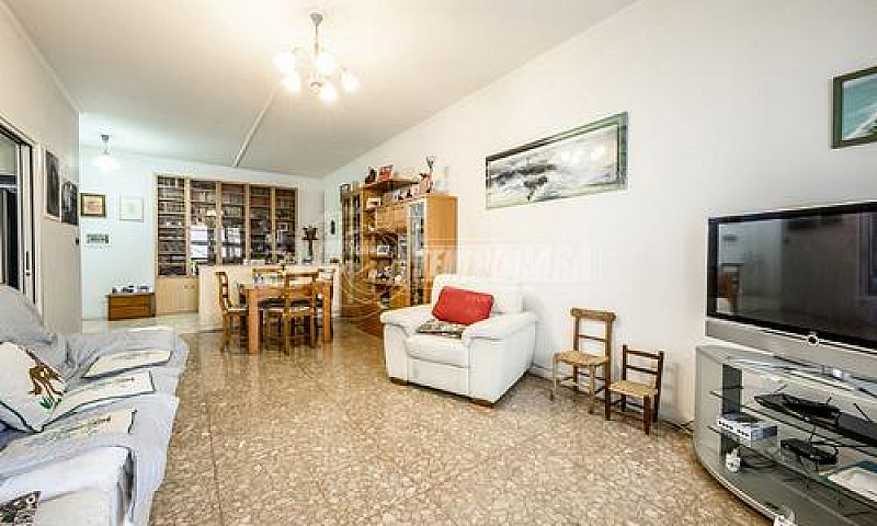 4 Locali Disponibile...