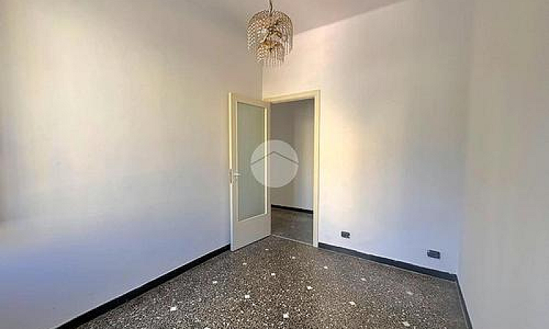 4 Locali A Genova...