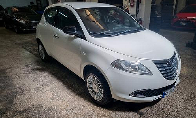 Lancia Ypsilon 0.9 T...