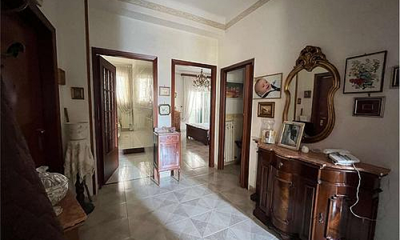 Trilocale In Via Rom...