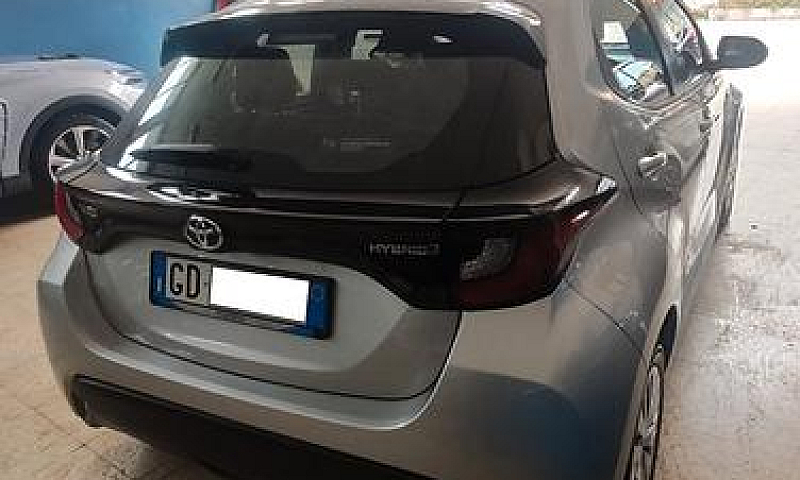 Toyota Yaris 1.5 Hyb...