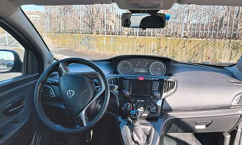 Lancia Ypsilon  1.2 ...