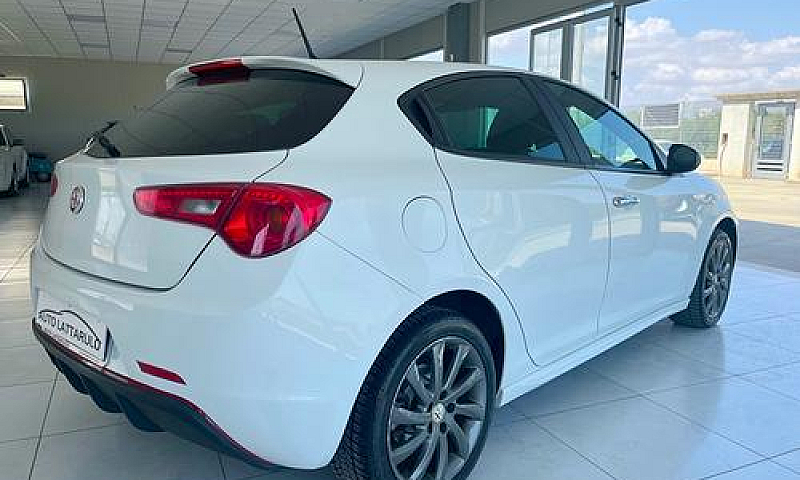 Alfa Romeo Giulietta...