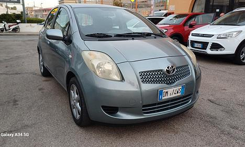 Toyota Yaris 1.0 5 P...