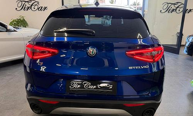 Alfa Romeo Stelvio 2...