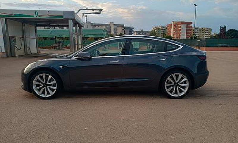 Tesla Model 3 Standa...