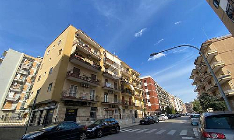 3 Locali A Bari...