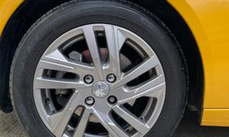 Peugeot 208 Full...