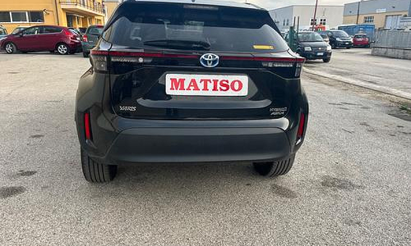 Toyota Yaris Cross 1...
