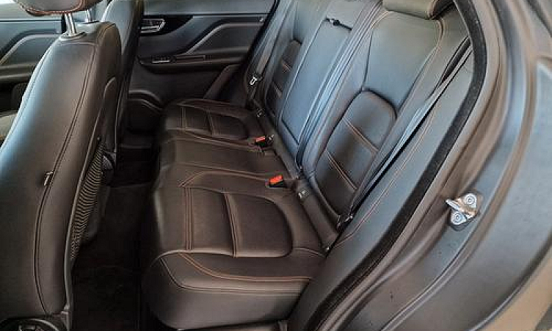 Jaguar F-Pace 2.0 D ...