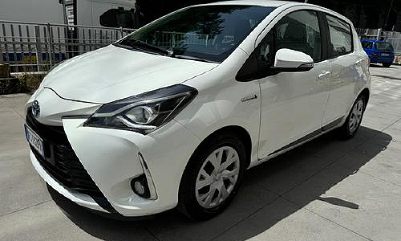 Toyota Yaris 1.5 Hyb...
