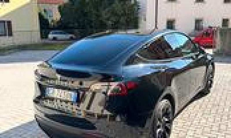 Tesla Model  Y Rwd...