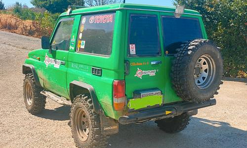 Toyota Landcruiser L...