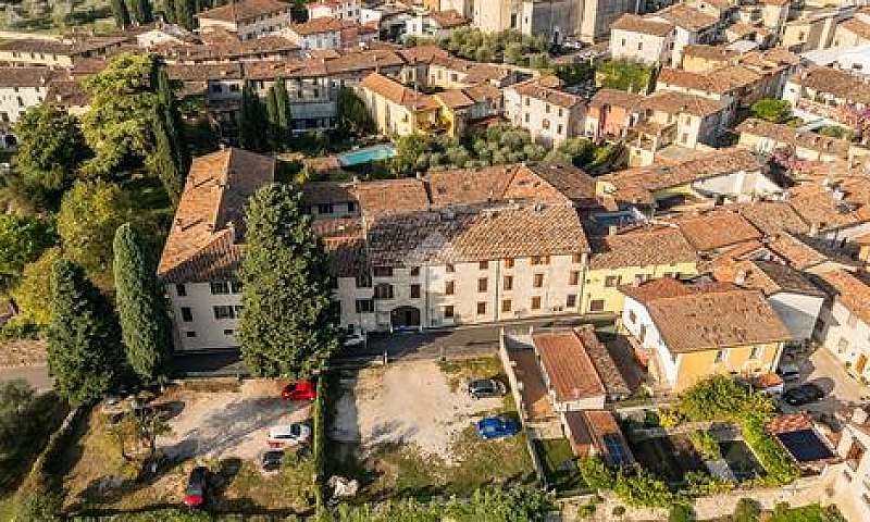 2 Locali A San Felic...