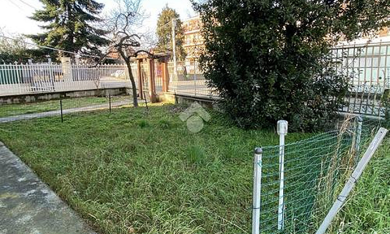 3 Locali A San Mauri...