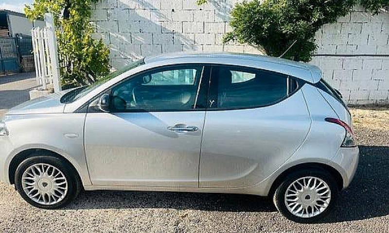 Lancia Ypsilon 1.2 6...
