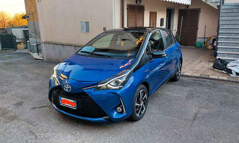Toyota Yaris Hybrid ...