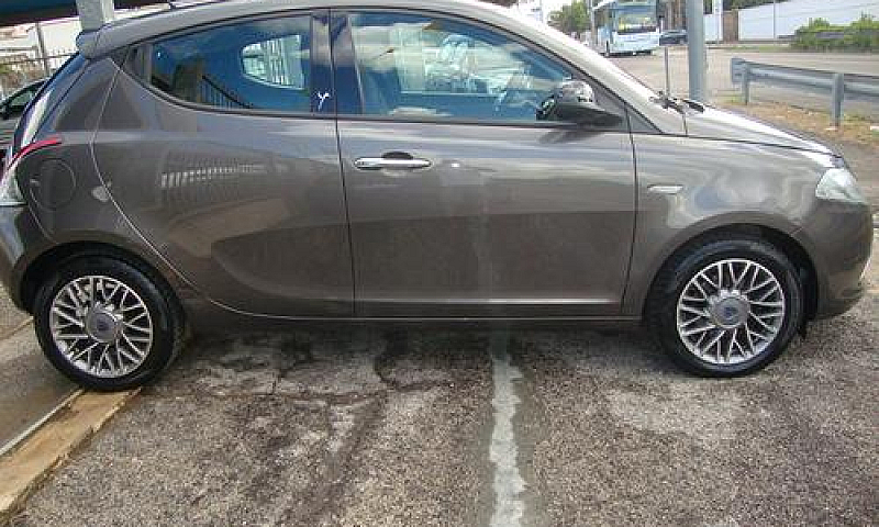 Lancia Ypsilon 1.2 K...