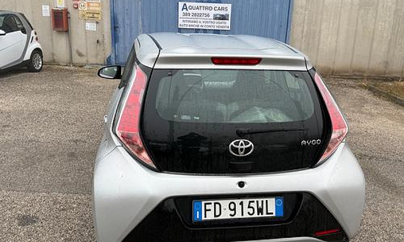 Toyota Yaris 1.0 5 P...