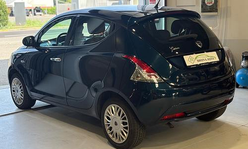 Lancia Ypsilon 1.2 6...