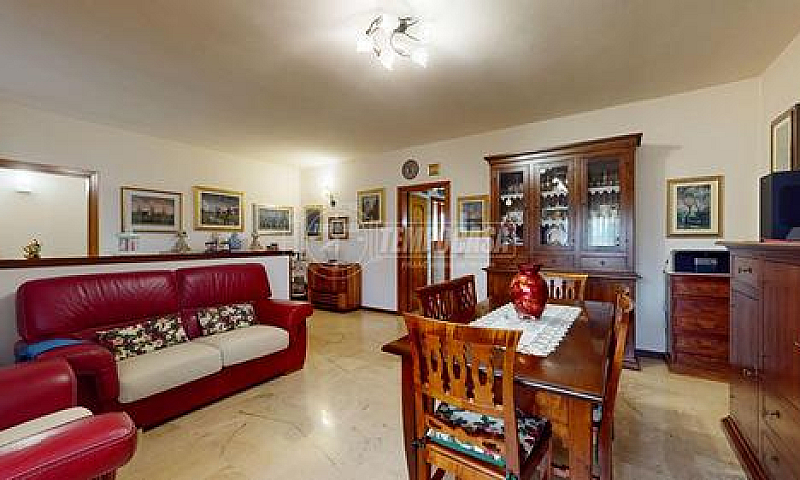 Porzione Di Casa Con...