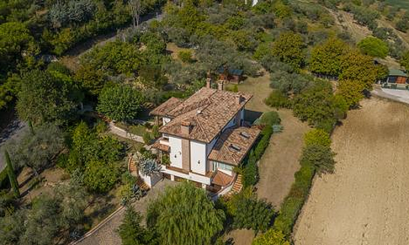 Villa Indipendente D...
