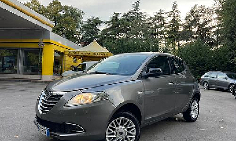 Lancia Ypsilon 0.9 T...