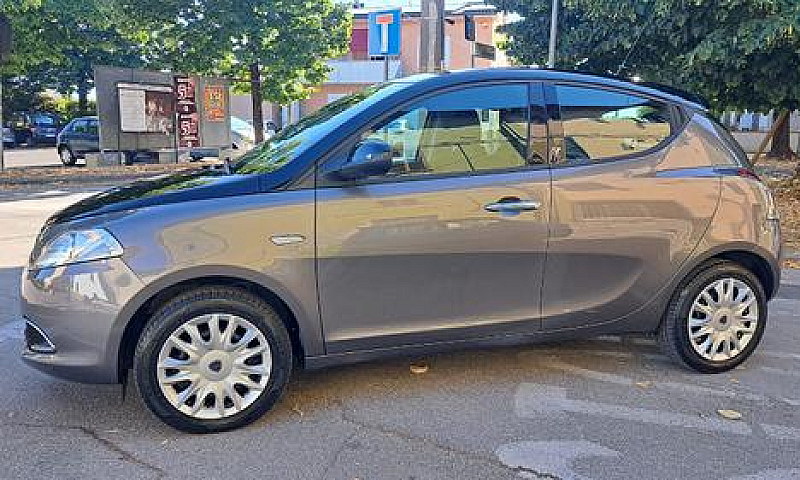Lancia Ypsilon 1.3 M...