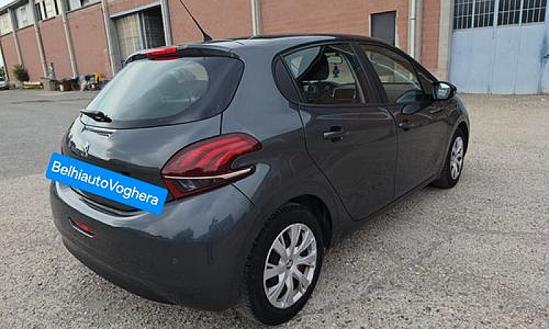 Peugeot 208 2015---1...