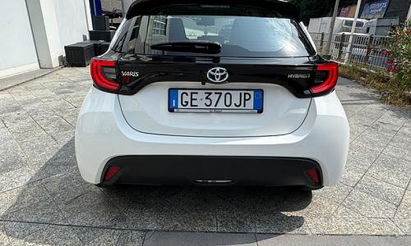 Toyota Yaris 1.5 Hyb...