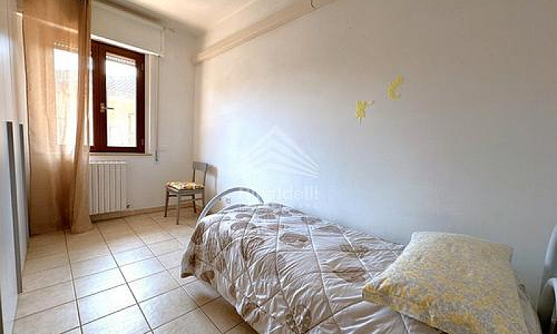 Tri Locale Con Balco...