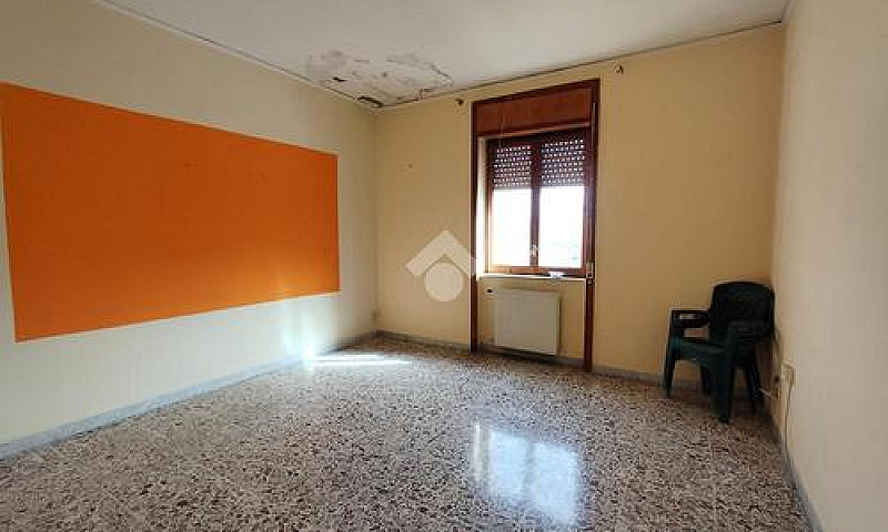 4 Locali A Pagani...