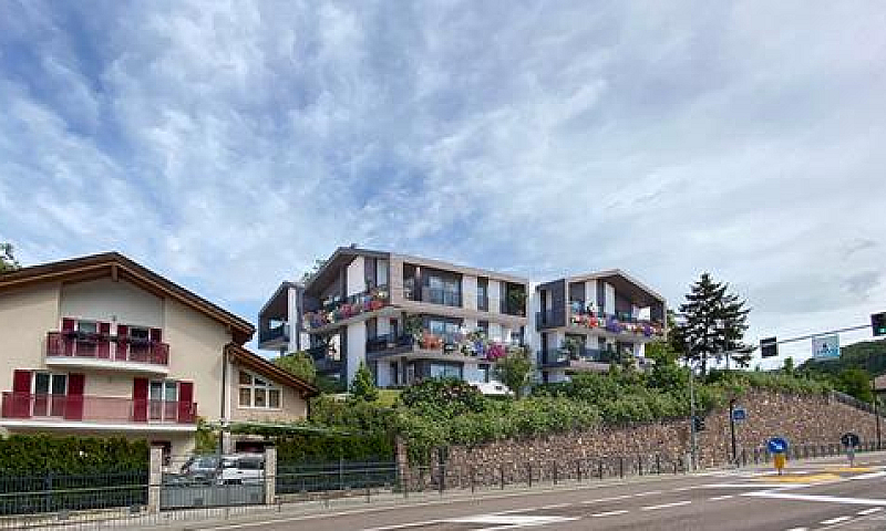 W9: Bilocale Con Ter...