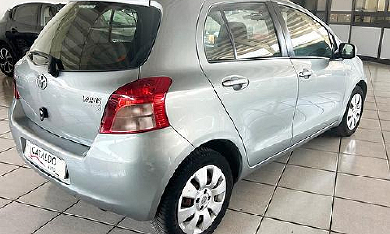 Toyota Yaris 1.3 5 P...