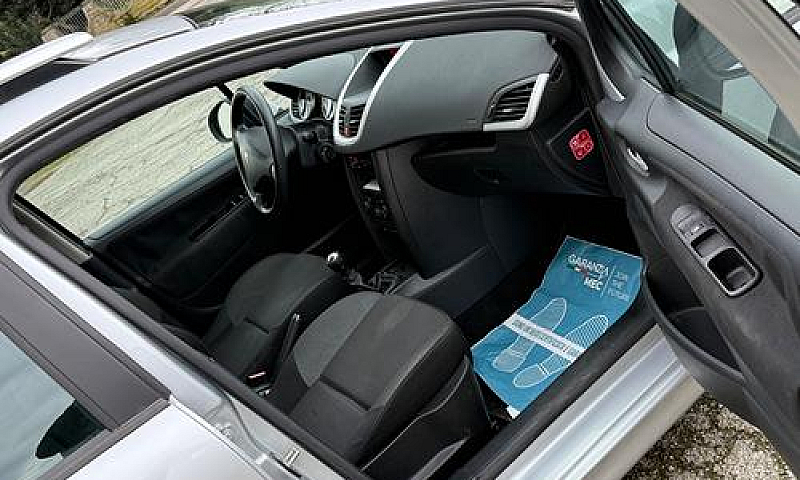 Peugeot 207 1.4 8V 7...