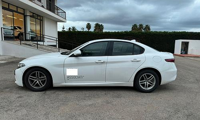 Alfa Romeo Giulia Da...