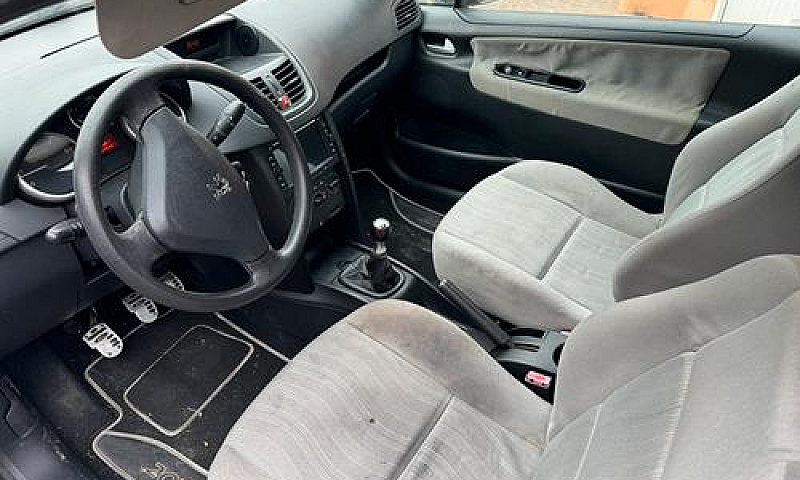 Peugeot 207 1.4Hdi 7...
