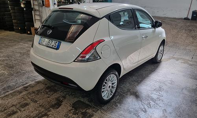 Lancia Ypsilon 0.9 T...