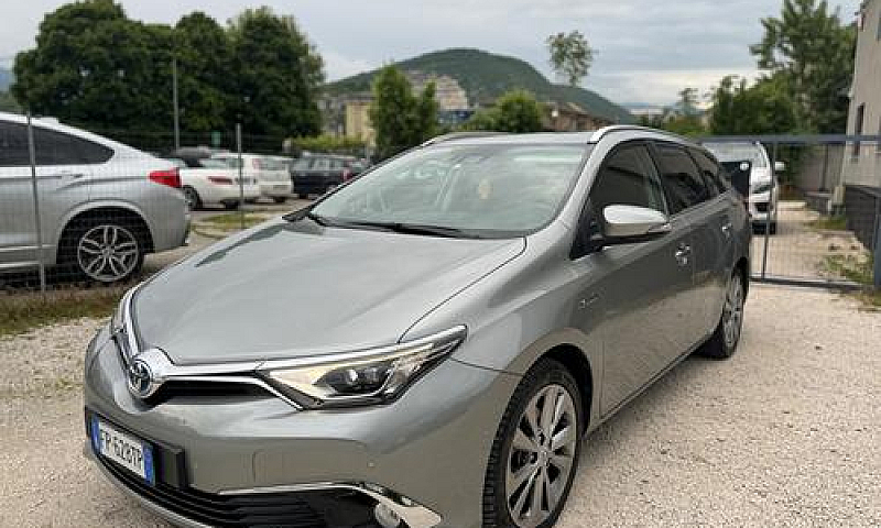 Toyota Auris Touring...